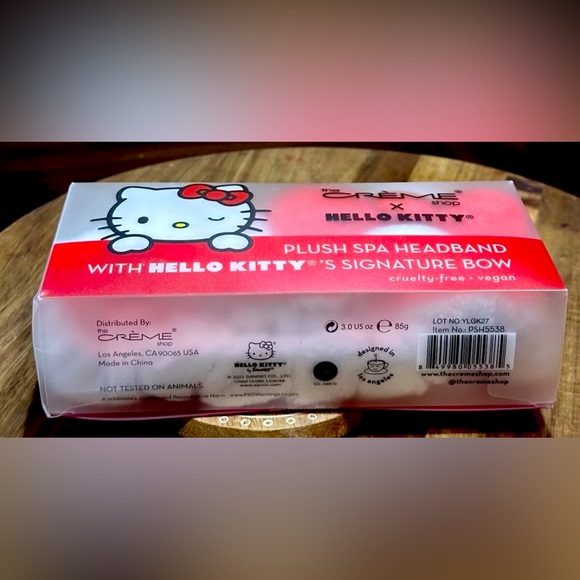 THE CREME SHOP - HELLO KITTY PLUSH SPA HEADBAND WITH SIGNATURE RED BOW - Picture 6 of 8